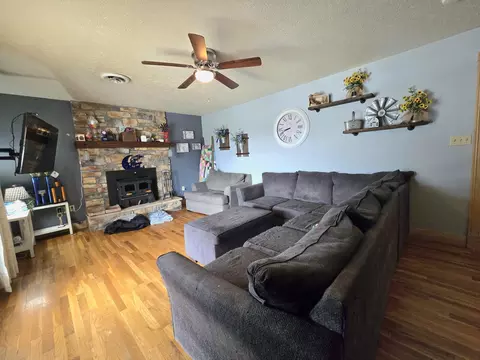 Living - 3125 Old Bull Rd, Eubank, KY 42567 photo 1 of 1