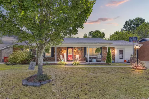 132 Meadowbrook Dr, Frankfort, KY 40601