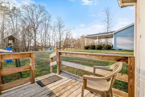 Exterior - 332 Hickory Ridge Dr, Corbin, KY 40701 photo 5 of 9