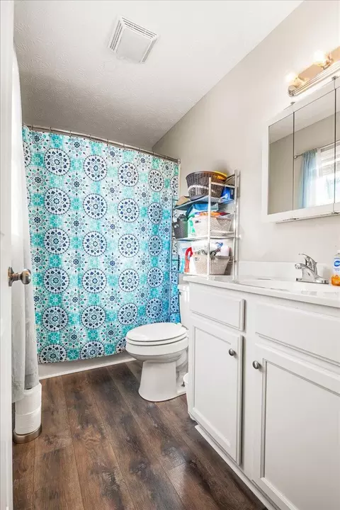 Bath - 332 Hickory Ridge Dr, Corbin, KY 40701 photo 1 of 3