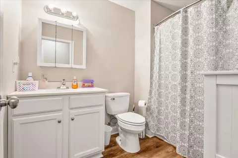 Bath - 332 Hickory Ridge Dr, Corbin, KY 40701 photo 2 of 3