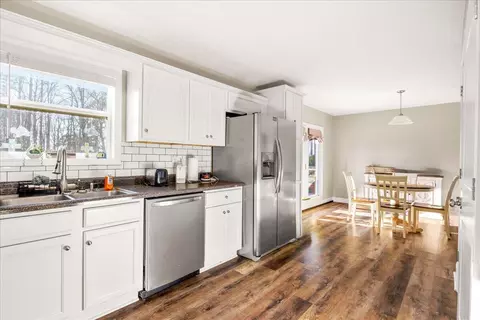 Kitchen - 332 Hickory Ridge Dr, Corbin, KY 40701 photo 4 of 4