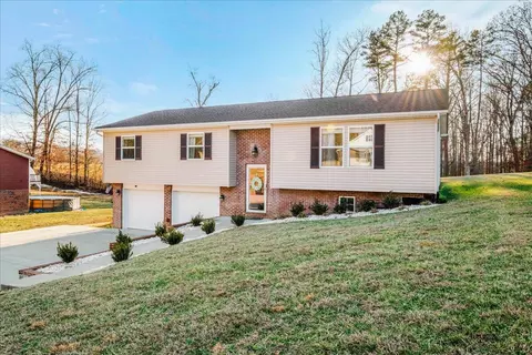 Exterior - 332 Hickory Ridge Dr, Corbin, KY 40701 photo 4 of 9