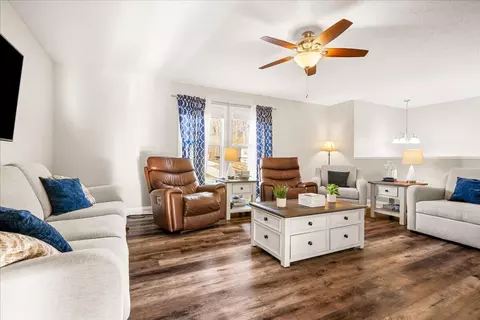 Living - 332 Hickory Ridge Dr, Corbin, KY 40701 photo 3 of 5