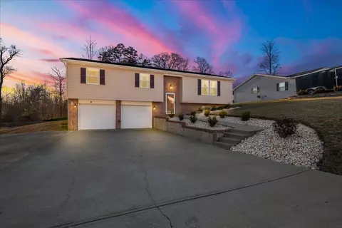 Exterior - 332 Hickory Ridge Dr, Corbin, KY 40701 photo 2 of 9