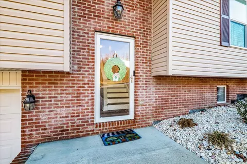 Entry Way - 332 Hickory Ridge Dr, Corbin, KY 40701 photo 6 of 6
