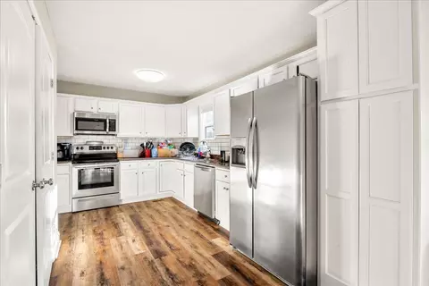 Kitchen - 332 Hickory Ridge Dr, Corbin, KY 40701 photo 2 of 4