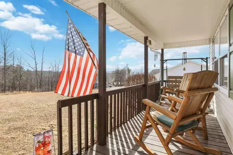 Exterior - 824 Walnut Rd, Lily, KY 40740 photo 3 of 12
