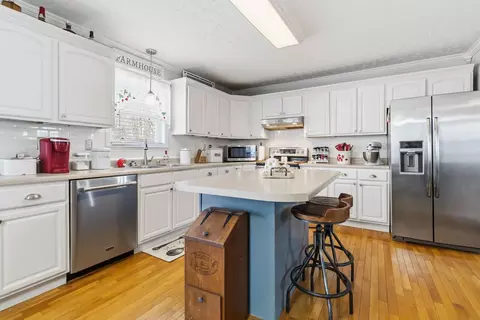 Kitchen - 824 Walnut Rd, Lily, KY 40740 photo 1 of 3