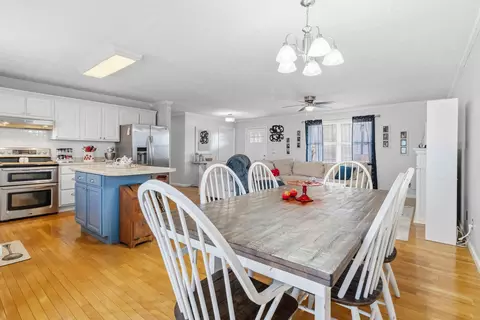 Dining - 824 Walnut Rd, Lily, KY 40740 photo 2 of 2