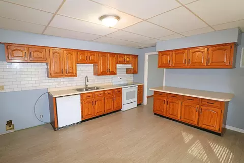 Kitchen - 218 Mangold Dr, Nancy, KY 42544 photo 4 of 4