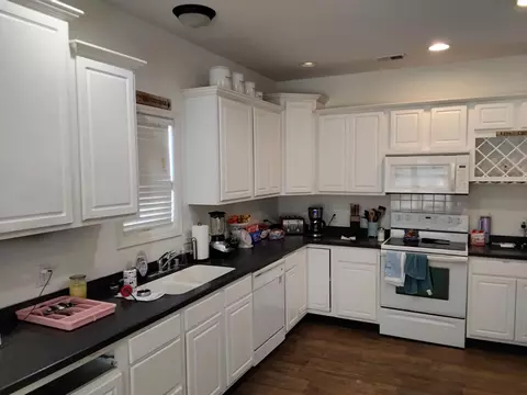 Kitchen - 113 Walden Cv, Georgetown, KY 40324 photo 3 of 4
