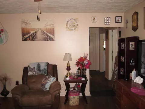 Entry Way - 220 E Washington St, Winchester, KY 40391 photo 1 of 2