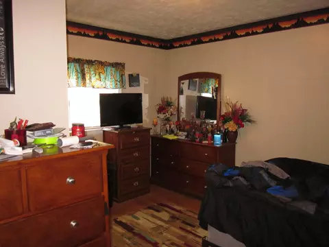 Bedroom - 220 E Washington St, Winchester, KY 40391 photo 2 of 2