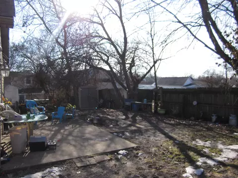 Exterior - 220 E Washington St, Winchester, KY 40391 photo 3 of 4