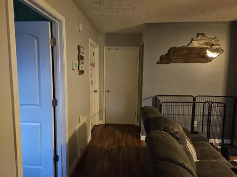Entry Way - 21 Ashley Dr, Liberty, KY 42539 photo 2 of 3