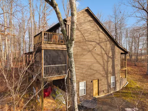 326 Cascade Cir, Russell Springs, KY 42642