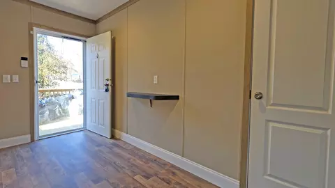 Entry Way - 2523 Exeter Ave, Middlesboro, KY 40965 photo 3 of 3