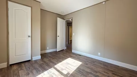 Bedroom - 2523 Exeter Ave, Middlesboro, KY 40965 photo 2 of 5