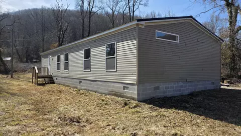 Exterior - 2523 Exeter Ave, Middlesboro, KY 40965 photo 1 of 1