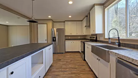 Kitchen - 2523 Exeter Ave, Middlesboro, KY 40965 photo 1 of 4