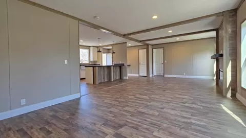 Living - 2523 Exeter Ave, Middlesboro, KY 40965 photo 3 of 4
