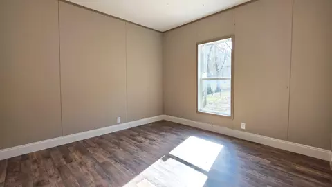 Bedroom - 2523 Exeter Ave, Middlesboro, KY 40965 photo 1 of 5