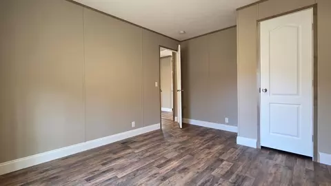 Bedroom - 2523 Exeter Ave, Middlesboro, KY 40965 photo 3 of 5