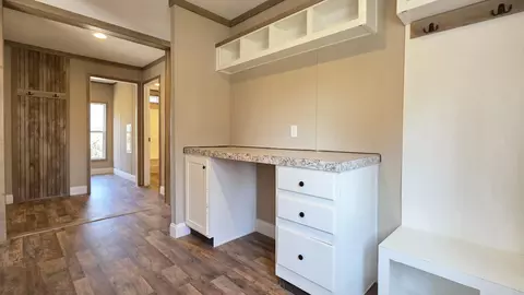 Entry Way - 2523 Exeter Ave, Middlesboro, KY 40965 photo 2 of 3