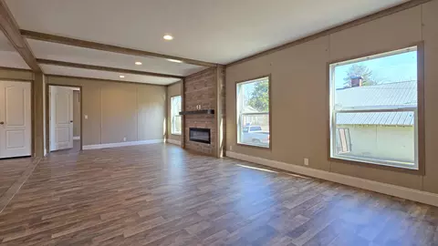 Living - 2523 Exeter Ave, Middlesboro, KY 40965 photo 4 of 4