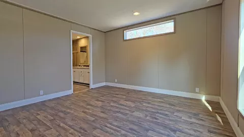 Bedroom - 2523 Exeter Ave, Middlesboro, KY 40965 photo 5 of 5