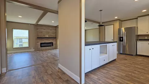 Entry Way - 2523 Exeter Ave, Middlesboro, KY 40965 photo 1 of 3