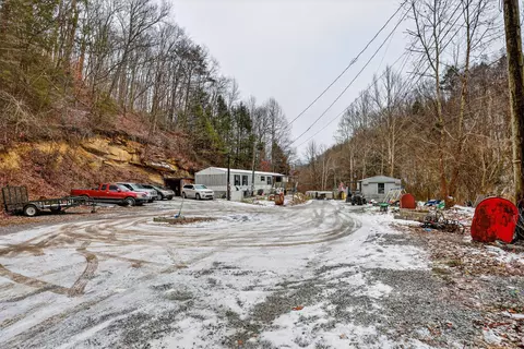 75 Billy G Holw, Wallins Creek, KY 40873