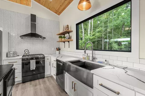 Kitchen - 772 Chestnut Log Branch Rd, Campton, KY 41301 photo 5 of 8