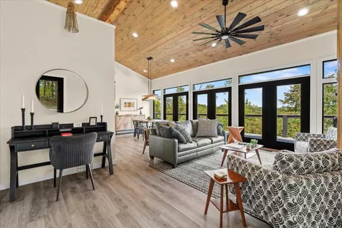Living - 772 Chestnut Log Branch Rd, Campton, KY 41301 photo 1 of 7