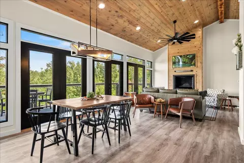 Dining - 772 Chestnut Log Branch Rd, Campton, KY 41301 photo 2 of 7