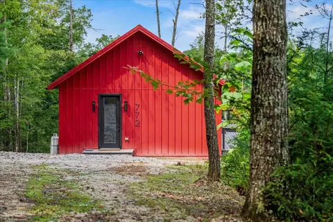 772 Chestnut Log Branch Rd, Campton, KY 41301