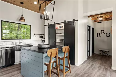 Kitchen - 772 Chestnut Log Branch Rd, Campton, KY 41301 photo 3 of 8