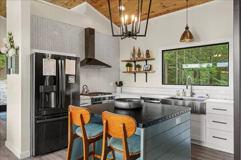 Kitchen - 772 Chestnut Log Branch Rd, Campton, KY 41301 photo 1 of 8