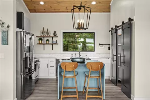 Kitchen - 772 Chestnut Log Branch Rd, Campton, KY 41301 photo 2 of 8
