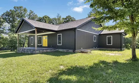 226 W Wilson Rd, Russell Springs, KY 42642