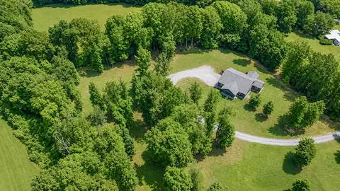 226 W Wilson Rd, Russell Springs, KY 42642