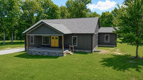 226 W Wilson Rd, Russell Springs, KY 42642