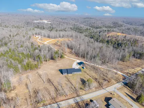 2009 E Williamsburg St, Whitley City, KY 42653