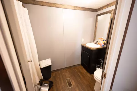 Bath - 843 Campbell Rd, Corbin, KY 40701 photo 3 of 3