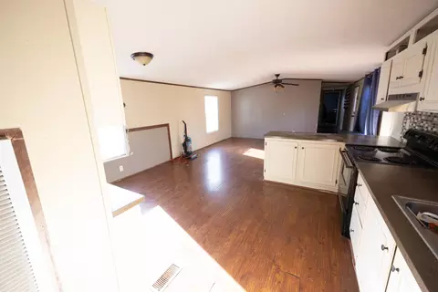 Living - 843 Campbell Rd, Corbin, KY 40701 photo 3 of 3