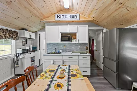 Kitchen - 1090 Gunnell Rd, Georgetown, KY 40324 photo 2 of 2