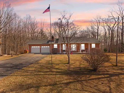 9757 E Williamsburg St, Whitley City, KY 42653
