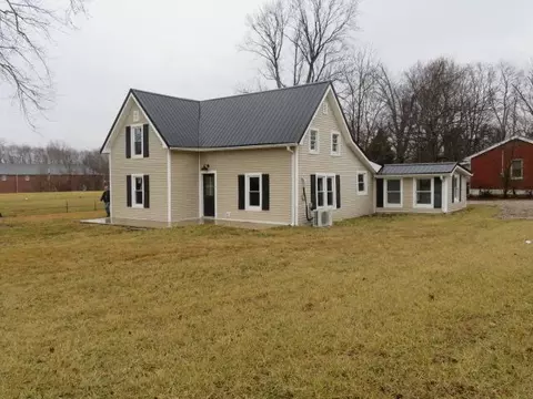 10 W Church St, Stanton, KY 40380