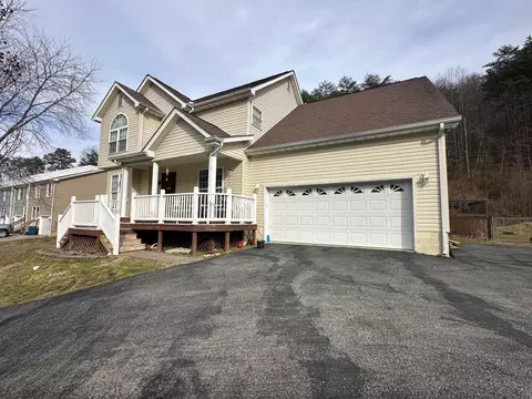 490 Ponderosa Dr, Paintsville, KY 41240